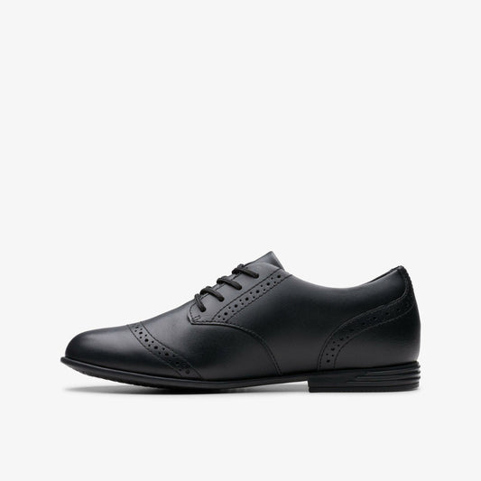 Finja Brogue Older Black Leather | Clarks discount - Kids