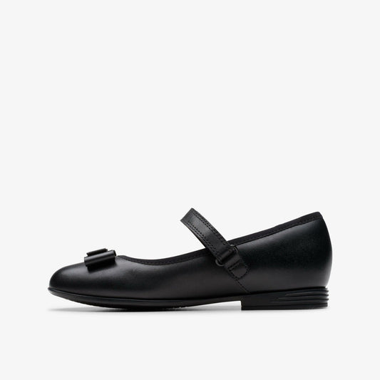 Finja Tap Older Black Leather | Clarks online - Kids