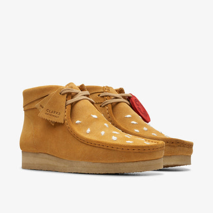 Wallabee Boot Tan Embroidery | Clarks online - Men