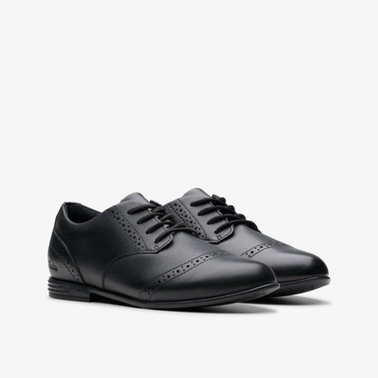 Finja Brogue Older Black Leather | Clarks discount - Kids