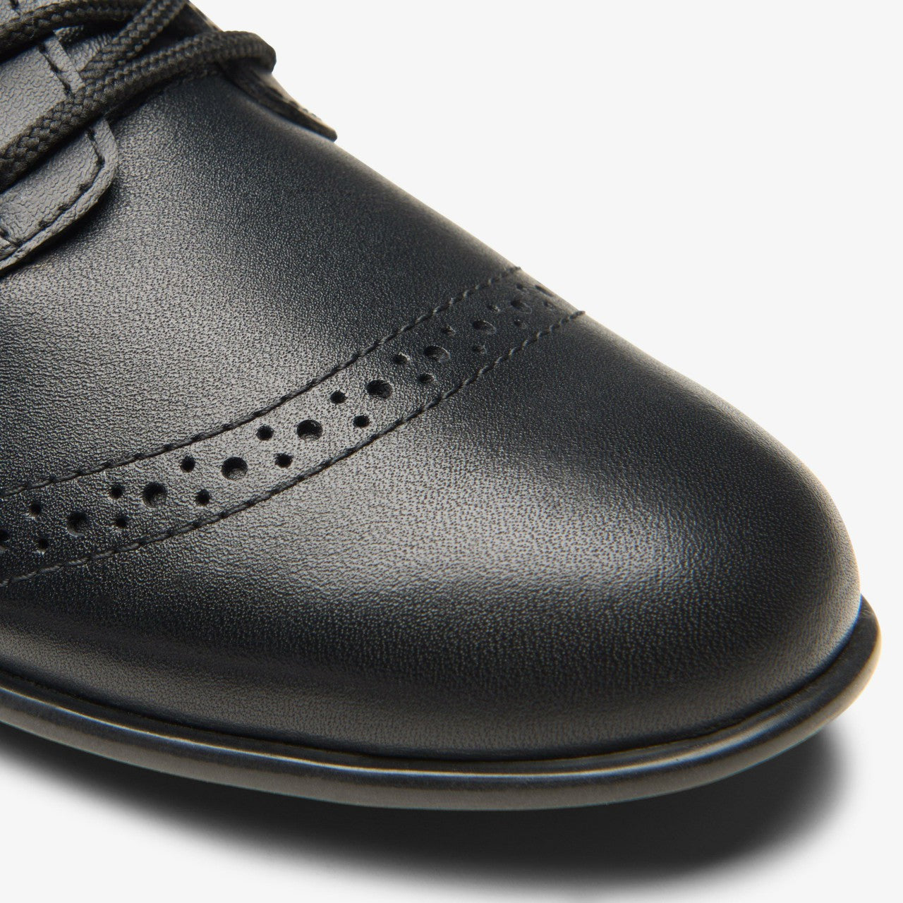 Finja Brogue Older Black Leather | Clarks discount - Kids