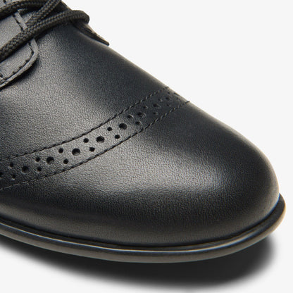 Finja Brogue Older Black Leather | Clarks discount - Kids