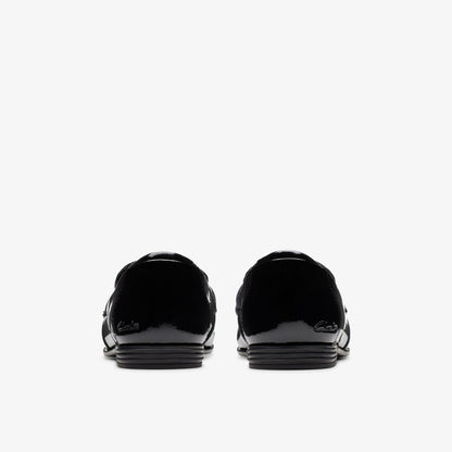 Finja Bright Older Black Patent | Clarks outlet - Kids