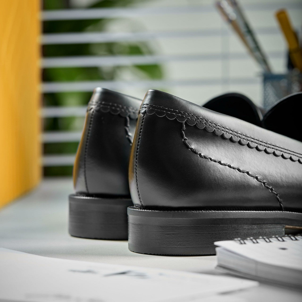 Straven Edge Black Leather | Clarks on Sale - Women