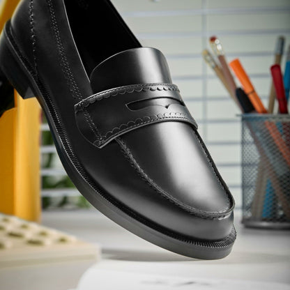 Straven Edge Black Leather | Clarks on Sale - Women