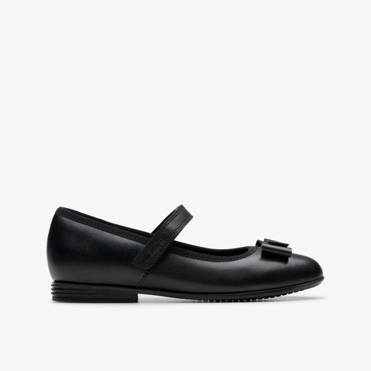 Finja Tap Older Black Leather | Clarks online - Kids